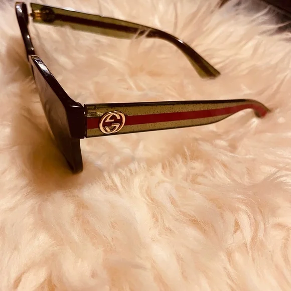 Gucci | Accessories | Authentic Almost New Gucci Sunglasses  display picture 3